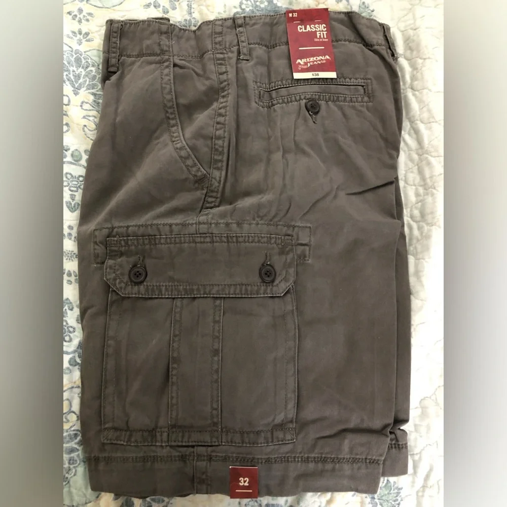 Men’s gray cargo shorts (Brand New) - Picture 3 of 4